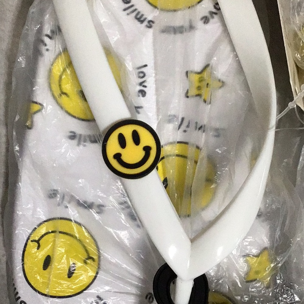 NWT Size 39 M Fadivo “Love Your Smile” Flip Flops! - Picture 2 of 4